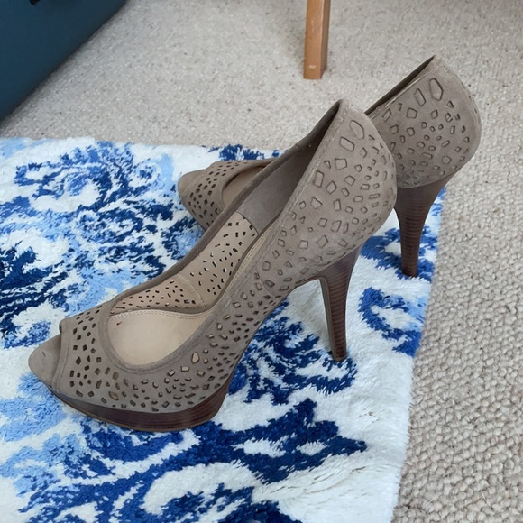Enzo Angiolini Peep Toe Eyelet Pumps - Picture 3 of 10